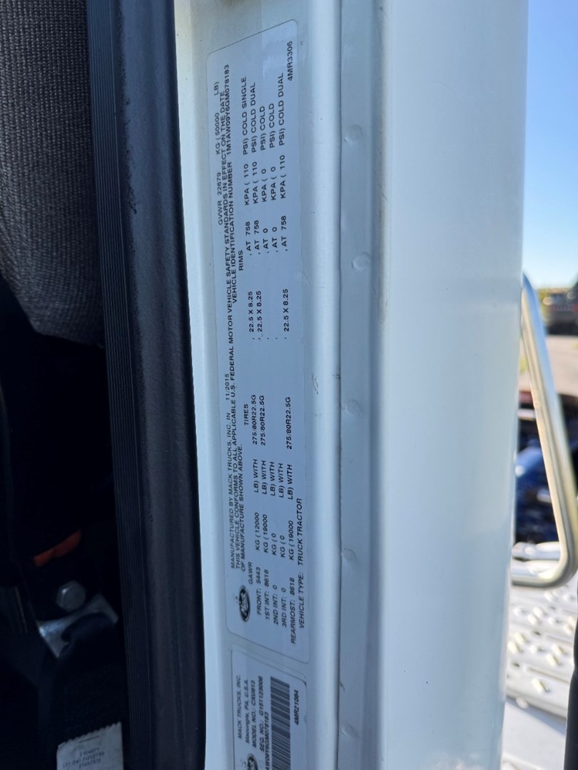 2016 Mack Day Cab - image 19